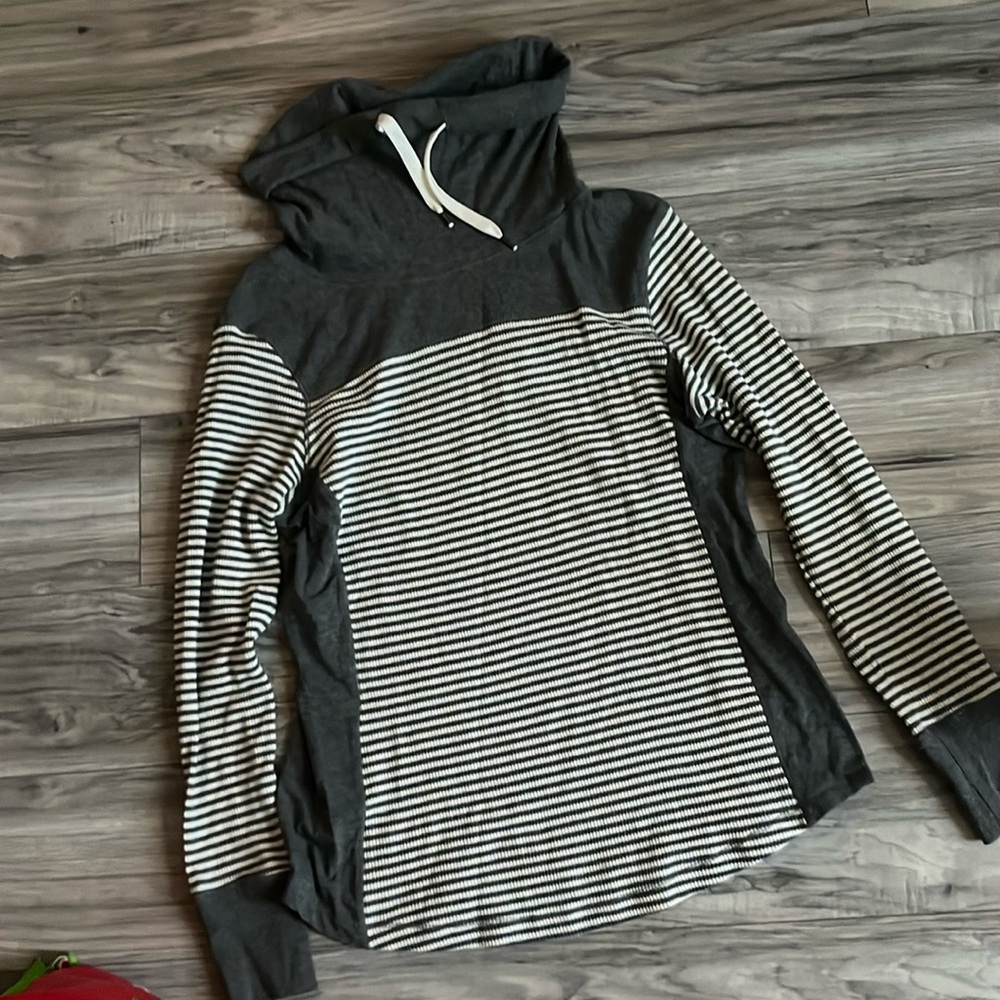 Eddie Bauer Cowl neck. Long sleeved size large